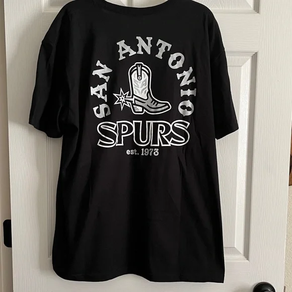 EUC GILDAN SAN ANTONIO SPURS T-Shirt - Picture 4 of 10